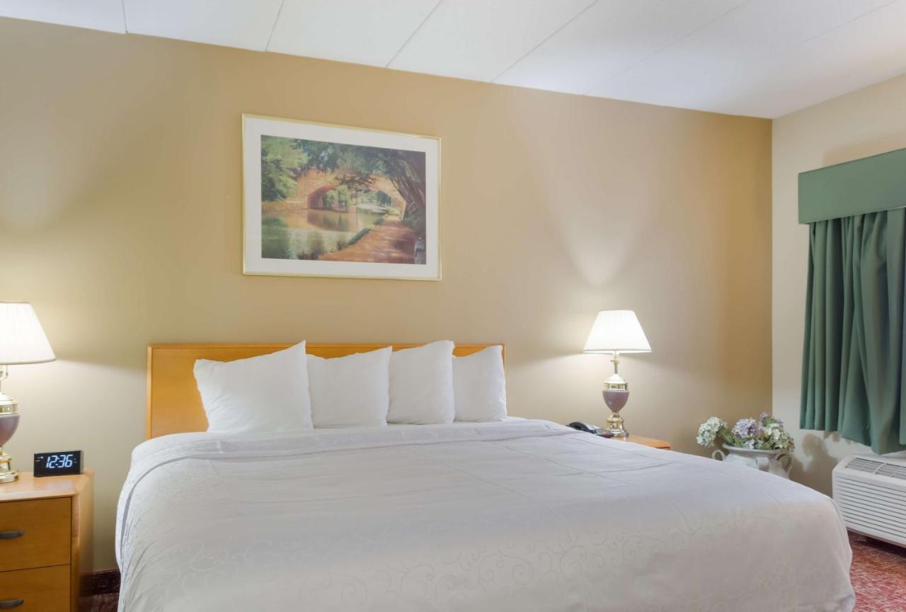 All Seasons Inn & Suites Smithfield Extérieur photo